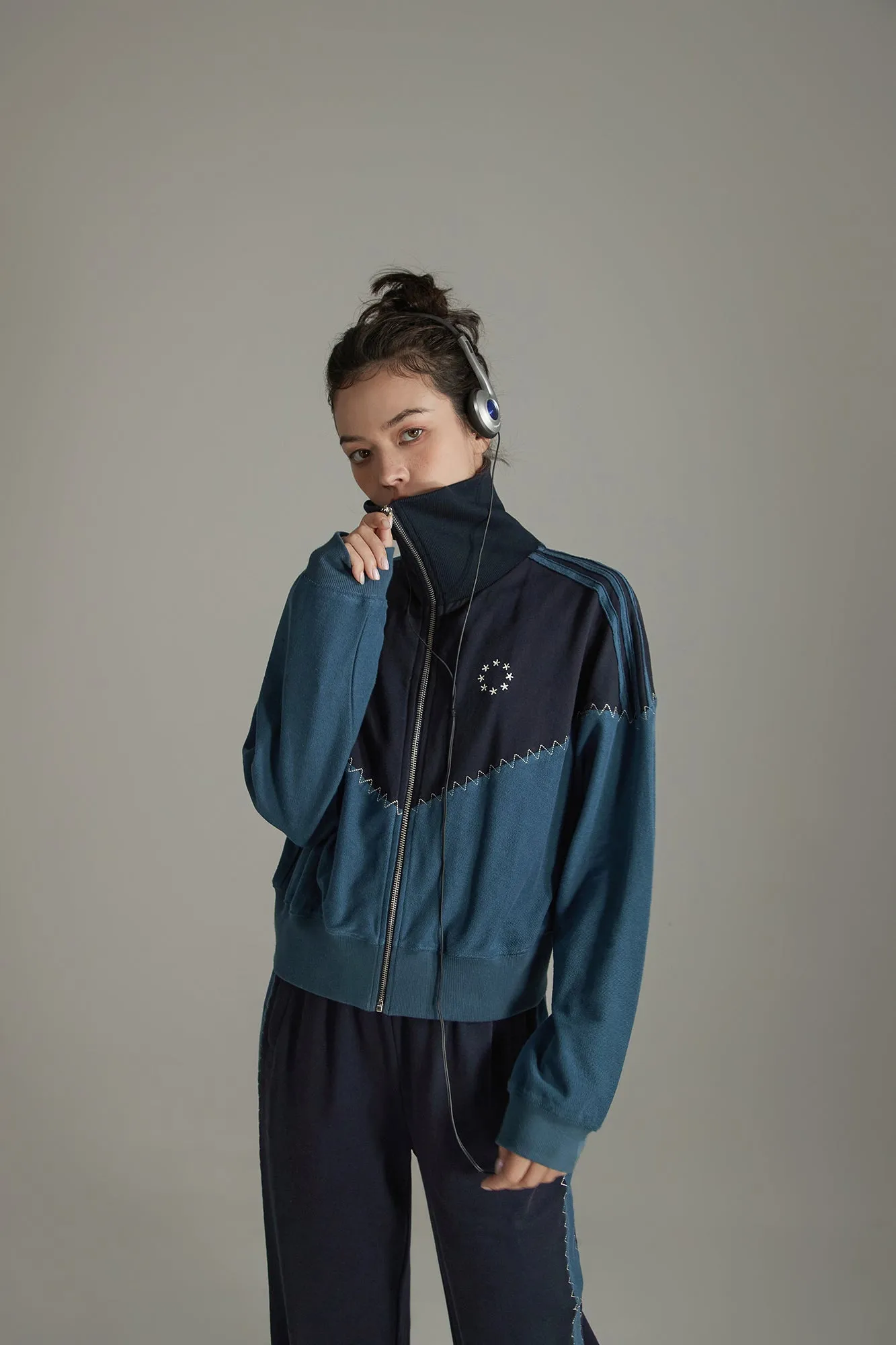 Stitch Color High Neck Zip-Up Jacket